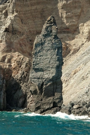 Zdjęcie z Włoch - niesamowita skała faraglioni o dość trafnej nazwie: "Papież" :)