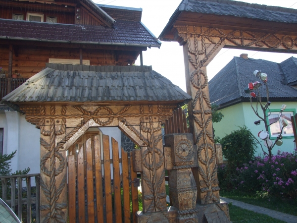 Zdjęcie z Rumunii - ozdobne bramy