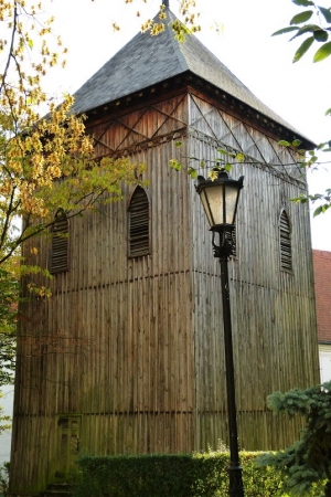 Zdjęcie z Polski - drewniana dzwonnica z XVIII wieku na Wzgórzu dominikańskim