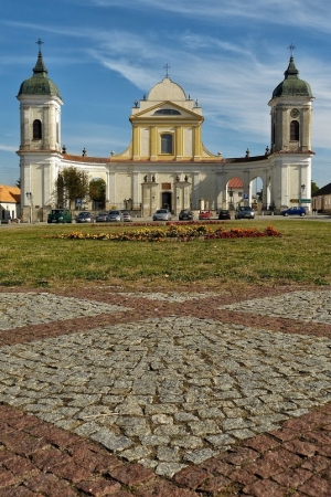 Zdjęcie z Polski - tykociński rynek i kościół Świętej Trójcy