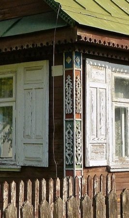 Zdjęcie z Polski - pięknie zdobione naroża domów- to podlaska specjalność
