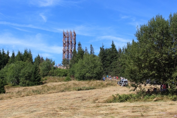 Zdjęcie z Polski - Tak powstawała wieża widokowa na szczycie
