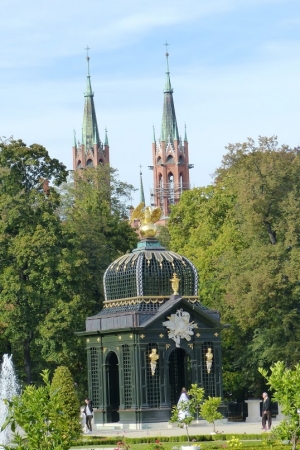 Zdjęcie z Polski - Pawilon pod Orłem z Katedrą w tle