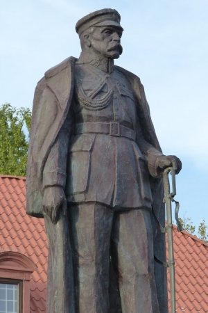 Zdjęcie z Polski - pomnik Piłsudskiego na Placu Kościuszki zwanym dawniej Placem Bazarnym.