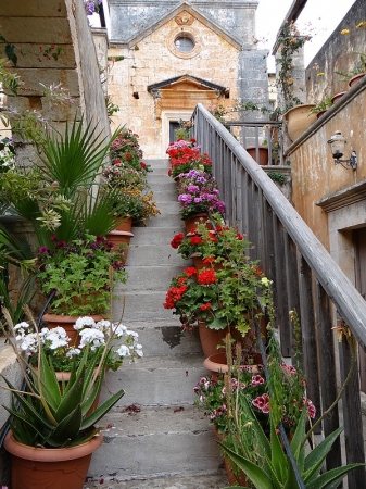 Zdjęcie z Grecji - Przepiękny zakątek na terenie klasztoru Agia Triada.
