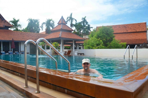 Zdjęcie z Tajlandii - Pozdrowionka z basenu hotelu Bodhi Serene w Chiang Mai
