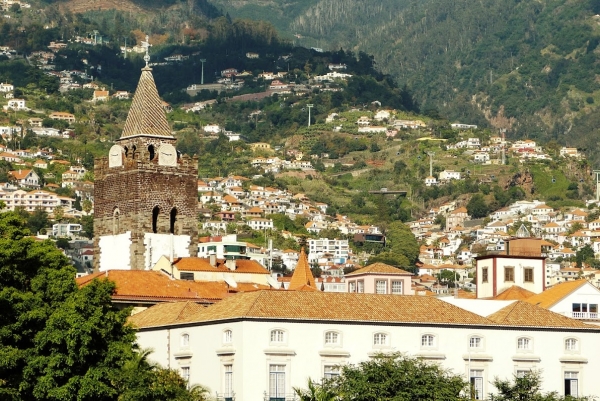 Zdjęcie z Portugalii - widok na Katedrę z mariny