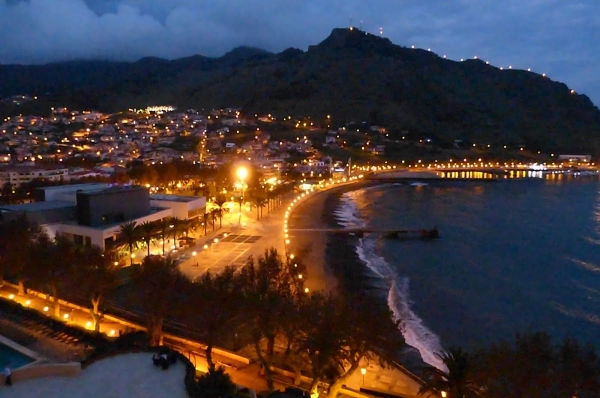 Zdjęcie z Portugalii - wieczór w Machico ( widok z hotelowego okna)