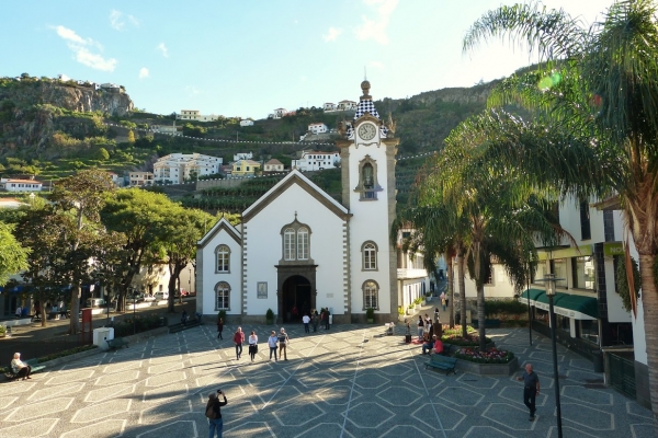 Zdjęcie z Portugalii - placyk przy urokliwym kościółku w Ribeira Brava