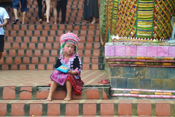 Zdjęcie z Tajlandii - Znudzona dziewczynka z plemienia Hmong