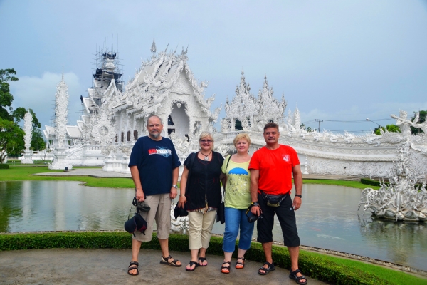 Zdjęcie z Tajlandii - Przed Biala Swiatynia Wat Rong Khun
