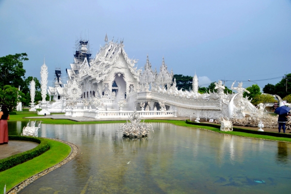 Zdjęcie z Tajlandii - Biala Swiatynia Wat Rong Khun w calej okazalosci