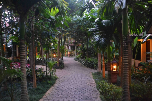 Zdjęcie z Tajlandii - Alejki hotelu Laluna w Chiang Rai