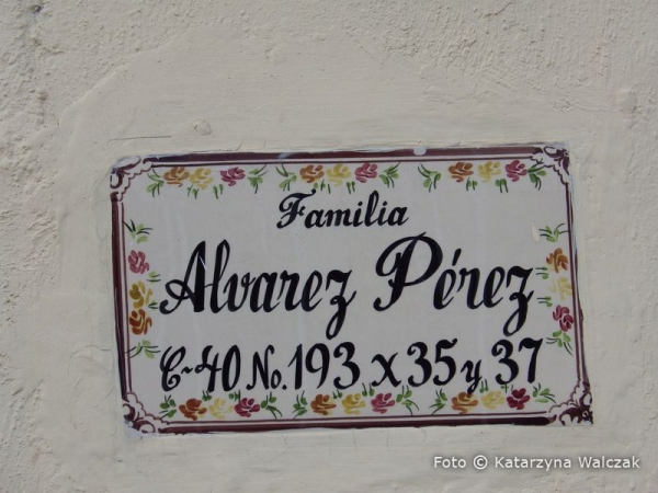 Zdjęcie z Meksyku - Takie fajne tabliczki z informacją jaka rodzina zamieszkuje ten dom