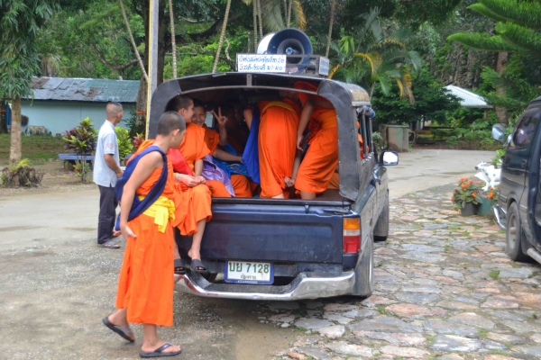 Zdjęcie z Tajlandii - Wesoły mnichobus :)