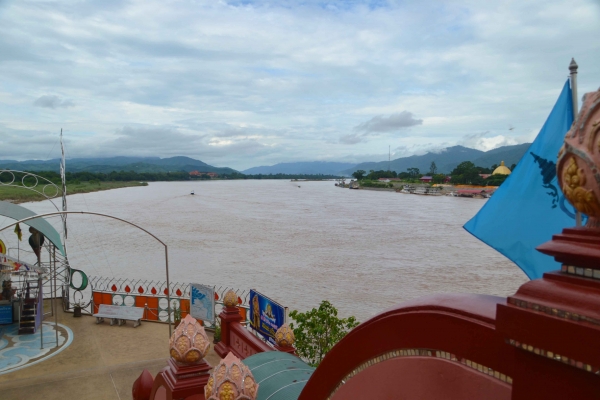 Zdjęcie z Tajlandii - Rzeka Mekong przy Wielkim Buddzie