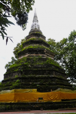 Zdjęcie z Tajlandii - Stupa posrod ruin starego miasta