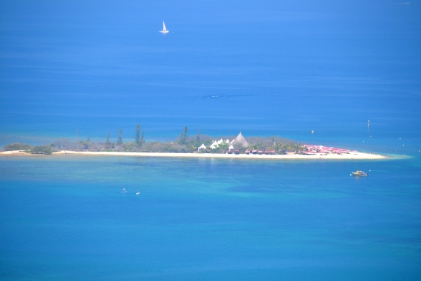 Zdjęcie z Nowej Kaledonii - Mala wysepka kolo Numei, cala zajeta przez hotel