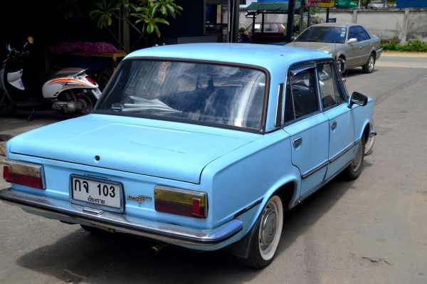 Zdjęcie z Tajlandii - Niespodzianka: nasz stary dobry Polski Fiat 125p na ulicy Chiang Rai :)