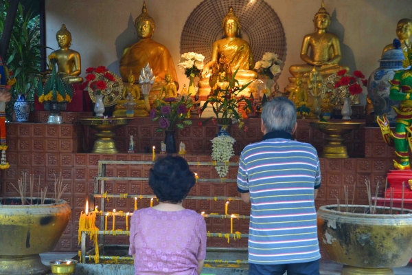 Zdjęcie z Tajlandii - Widac wiedza do ktorego sie modlic ;)