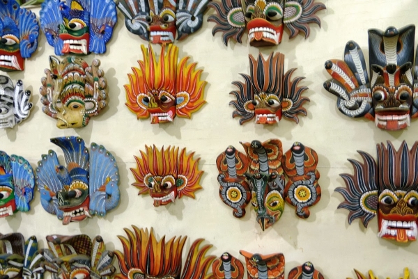 Zdjęcie ze Sri Lanki - typowe lankijskie maski mające odstraszać różne demony