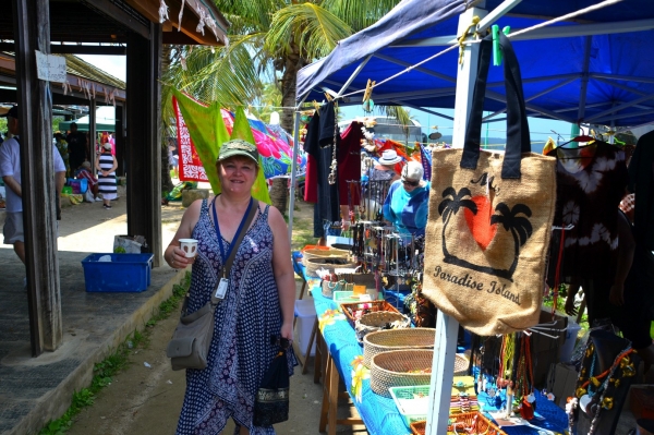 Zdjęcie z Nowej Kaledonii - Na miejscowym bazarku. Nic ciekawego a ceny z kosmosu.