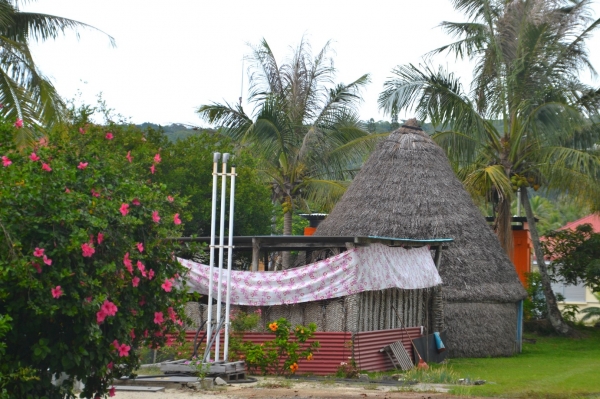 Zdjęcie z Nowej Kaledonii - Miejscowi jeszcze zyja w takich chatach