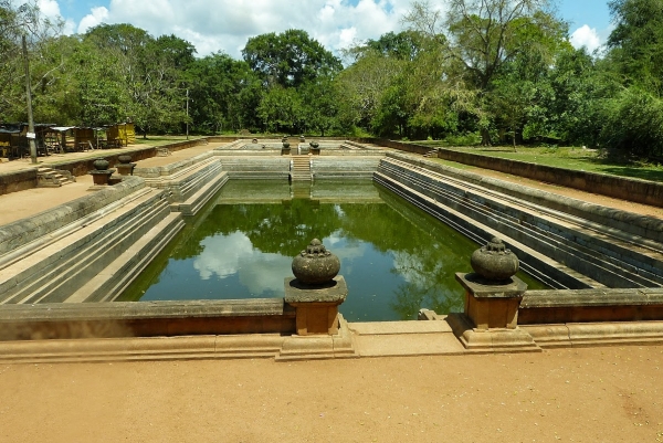 Zdjęcie ze Sri Lanki - jeden ze świętych bliźniaczych basenów 