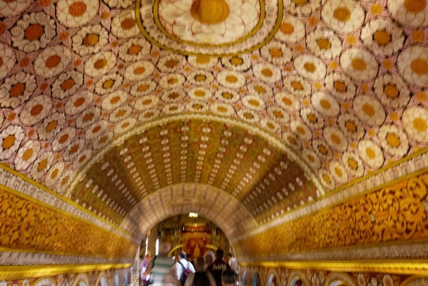 Zdjęcie ze Sri Lanki - Do świątyni prowadzi Korytarz Bijących Bębnów