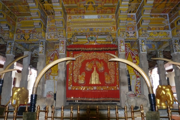 Zdjęcie ze Sri Lanki - wnętrza Dalada Maligawa - Świątyni Zęba