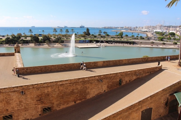 Zdjęcie z Hiszpanii - Widok na port i Parc de la Mar spod katedry