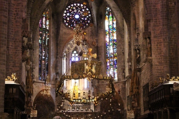 Zdjęcie z Hiszpanii - Ołtarz zaprojektowany przez Gaudiego