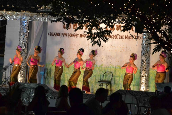 Zdjęcie z Tajlandii - Tajskie tance na nocnym bazarze