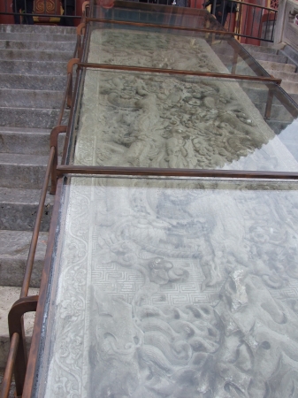 Zdjęcie z Chińskiej Republiki Ludowej - kamienne reliefy schodów