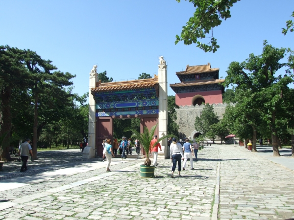 Zdjęcie z Chińskiej Republiki Ludowej - brama w zaświaty, ołtarz i wieża