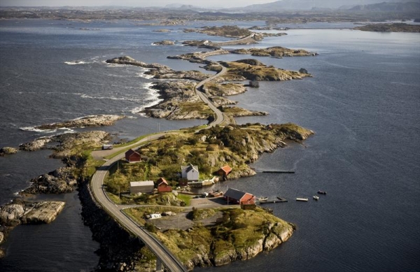 Zdjęcie z Norwegii - tak wyglada 6-cio kilometrowy, malowniczy odcinek Drogi Atlantyckiej