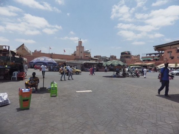 Zdjęcie z Maroka - Plac Jemma el Fna- jakże inny w dziennym świetle...