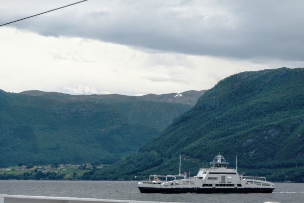 Zdjęcie z Norwegii - kolejna przeprawa promowa rankiem...