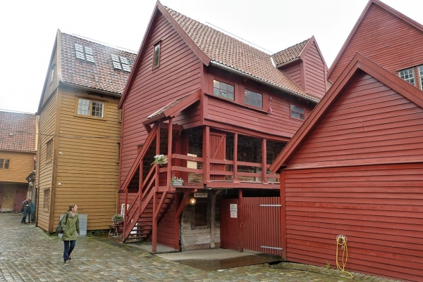 Zdjęcie z Norwegii - stare, drewniane Bryggen