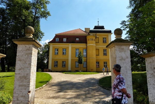 Zdjęcie z Polski - tuż obok Wojanowa znajduje się kolejny odrestaurowany pałac