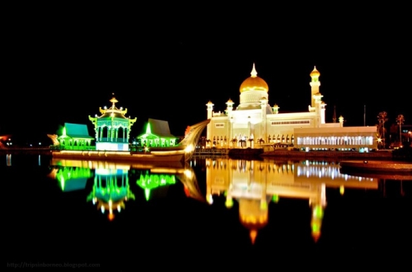 Zdjęcie z Brunei - okazały pałac sułtana w Bandar Seri Begawan