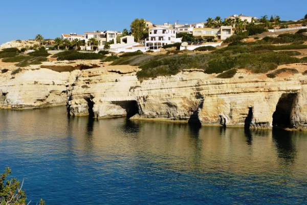 Zdjęcie z Cypru - piękne jaskinie morskie w drodze na Akamas