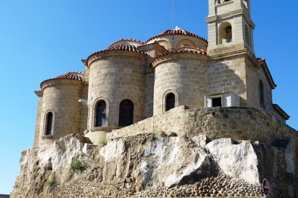 Zdjęcie z Cypru - Cerkiew Theoskepasti w Pafos na wzgórzu