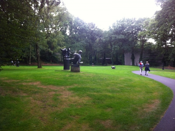 Zdjęcie z Holandii - Park rzeźb na tyłach Muzeum 