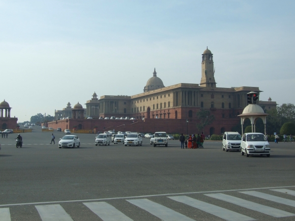 Zdjęcie z Indii - ciąg budynków rządowych