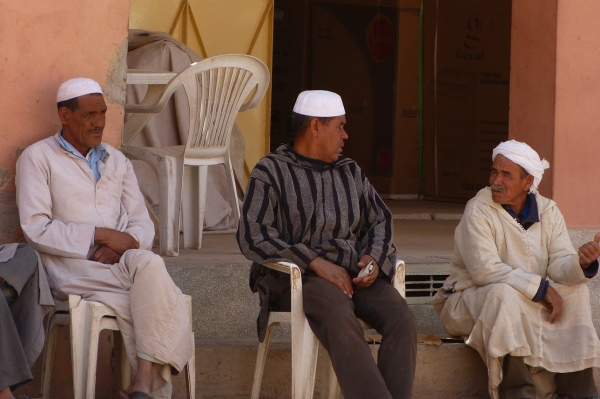 Zdjęcie z Maroka - męskie rozmowy.... całe dnie plotkują... od świtu do zmierzchu...