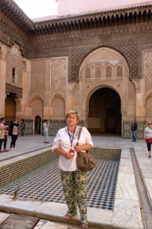 Zdjęcie z Maroka - na dziedzińcu głównym medresy