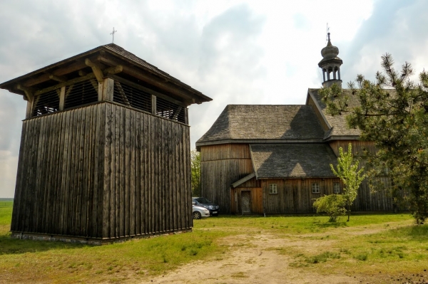 Zdjęcie z Polski - kościółek z 1758 r. oraz nieco młodsza dzwonnica z 1774 r. 