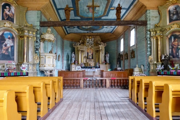Zdjęcie z Polski - uwielbiam wnętrza takich drewnianych, wiejskich kościółków