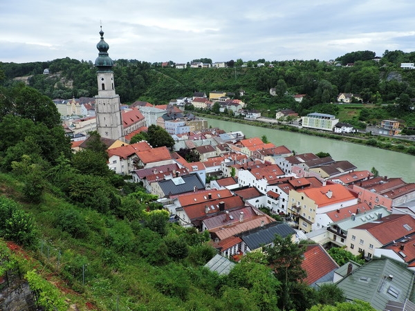 Zdjęcie z Niemiec - Widok na miasto i rzekę Salzach z zamku Burghausen